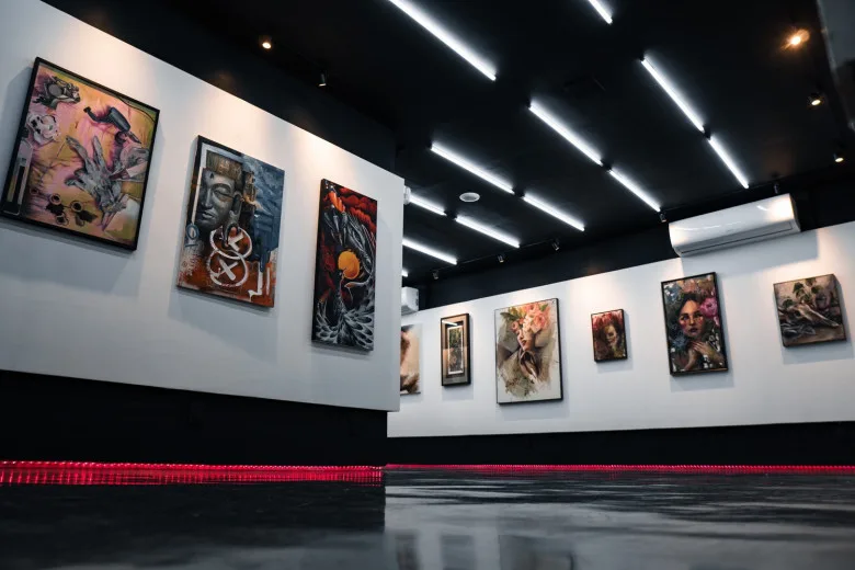 Bullyart의 Iconic Gallery