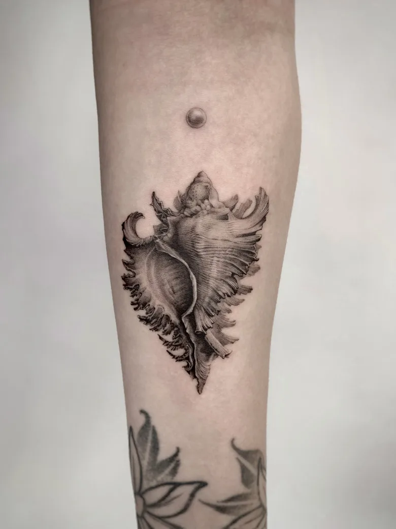 Seashell tattoo by tattoo artist Maxim Pishunov