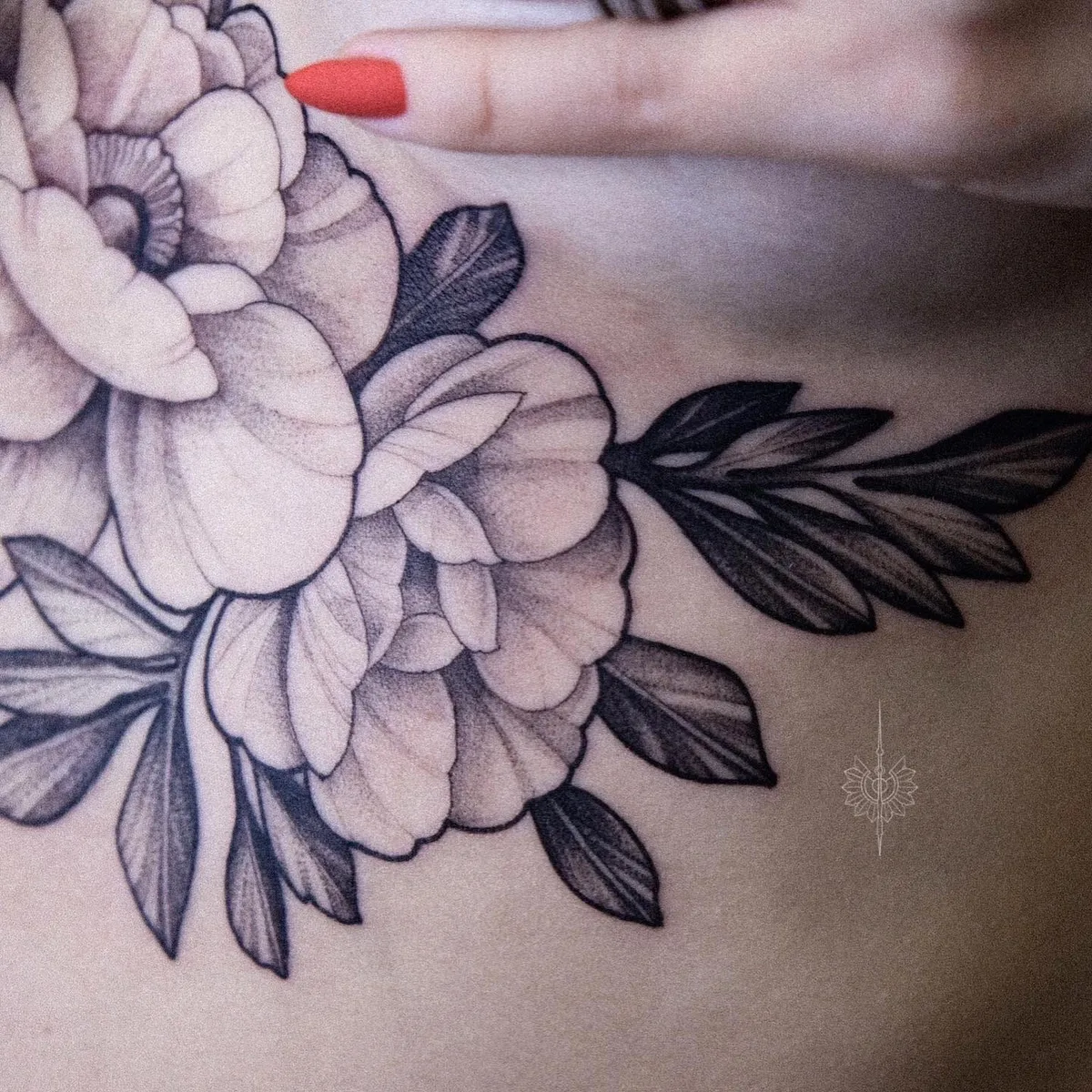 Alena Zozulenko, tattoo graphics, tattoo St. Petersburg, tattoo artist St. Petersburg, tattoo graphics, flowers tattoo, female tattoo