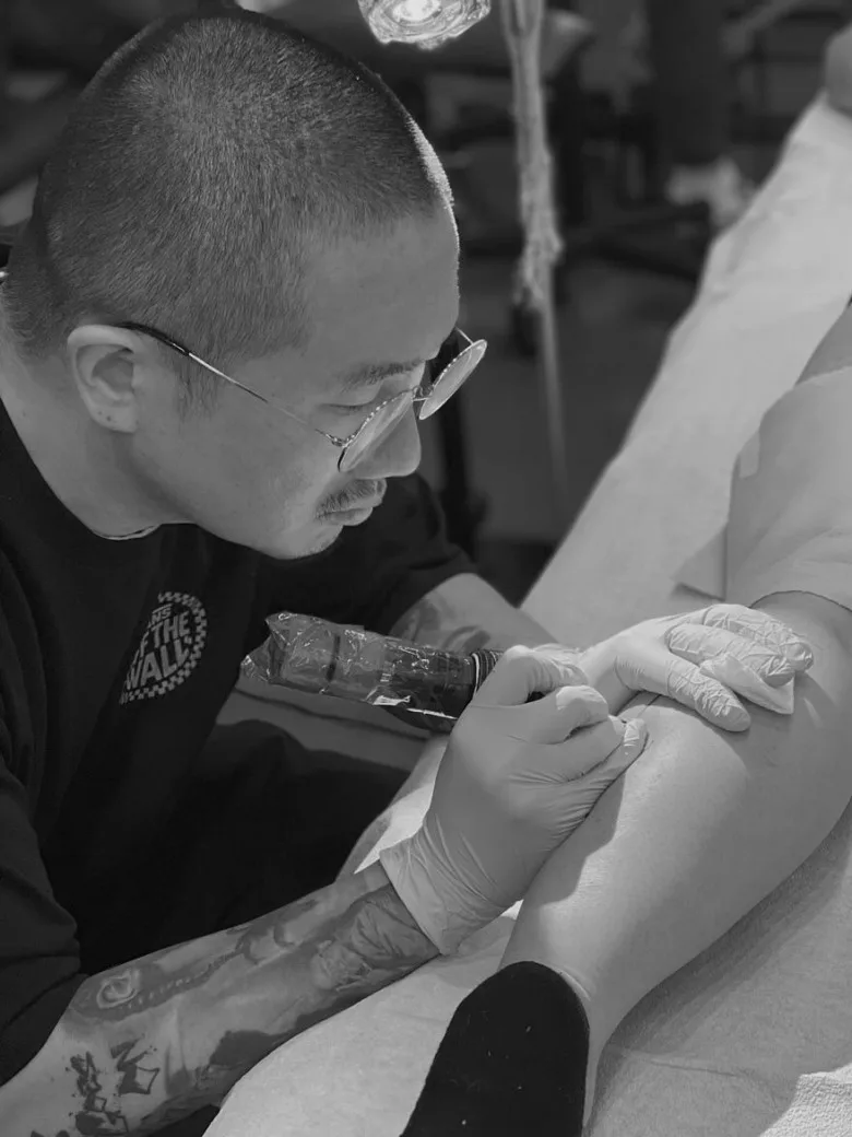 Artista de tatuagem Jay Han