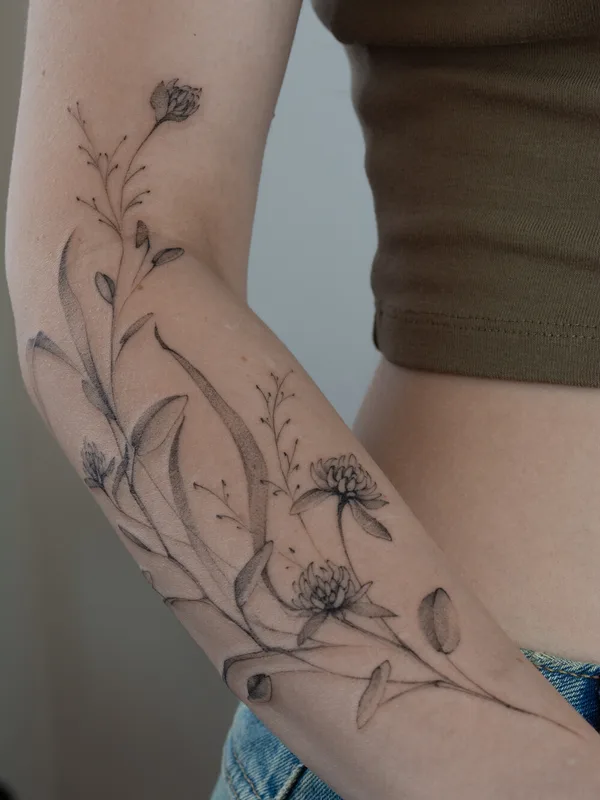 female black botaniс татуировка на forearm #96912 | Тату мастер Sergeeva Tattoo