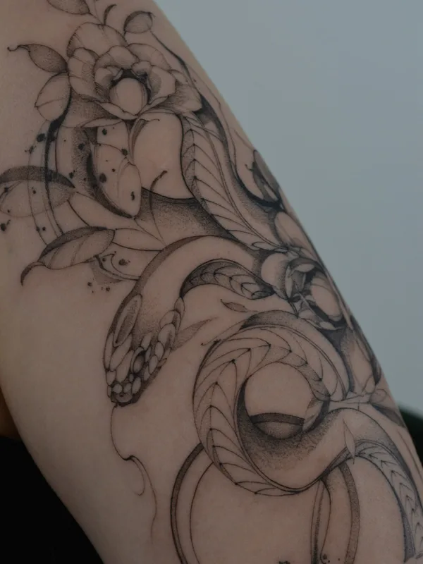 female black graphic татуировка на shoulder #96921 | Тату мастер Sergeeva Tattoo