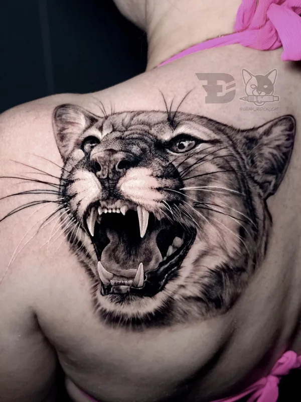 female black realism tatouage sur back #91348 | Artiste tatoueur Tattooed