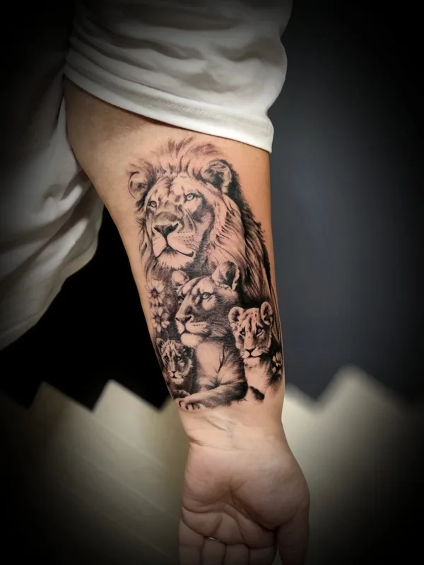 black and grey realism татуировка на forearm #91543 | Тату мастер Lucifer Yucia