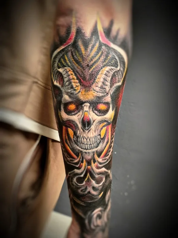 color neo-traditional татуировка на forearm #91542 | Тату мастер Lucifer Yucia