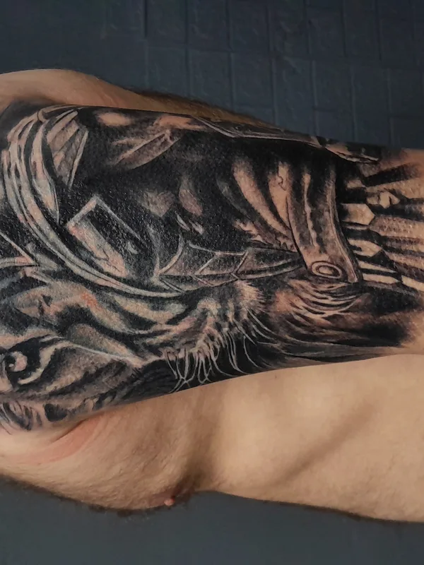 male black and grey realism татуировка на shoulder #91549 | Тату мастер Lucifer Yucia