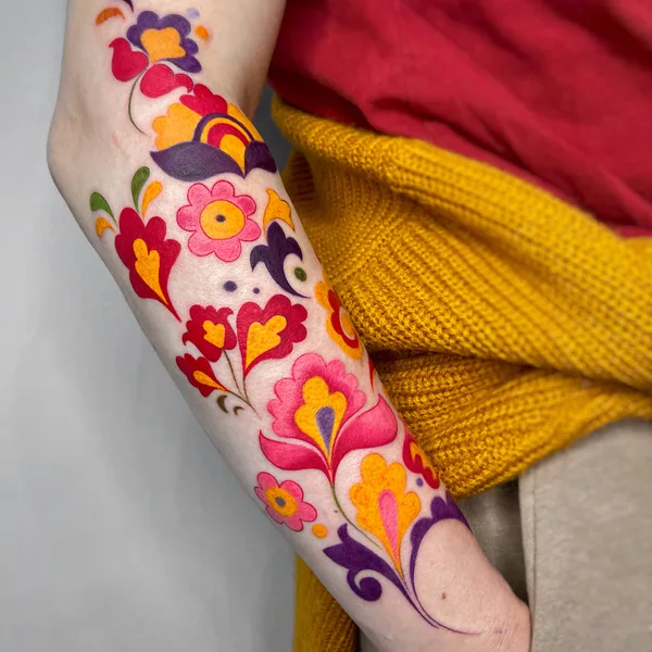 Graphic tattoo by Олеся Фрайдлин in Moscow