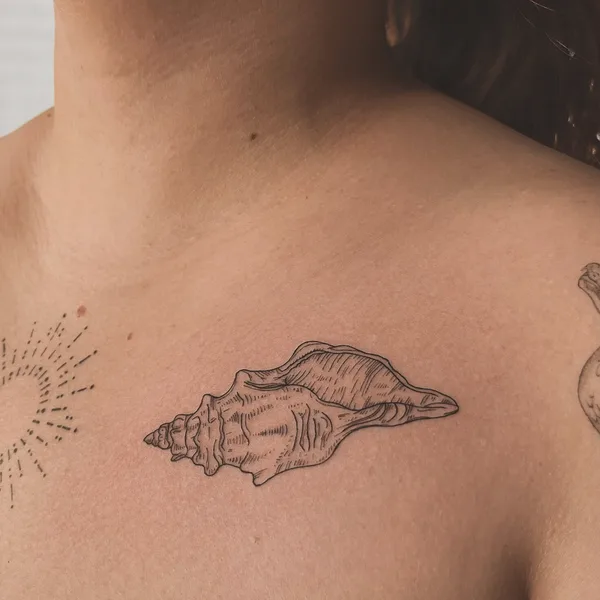 Feminine tattoo by Эльвира Володарская in Новосибирск