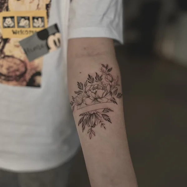 Feminine tattoo by Эльвира Володарская in Новосибирск