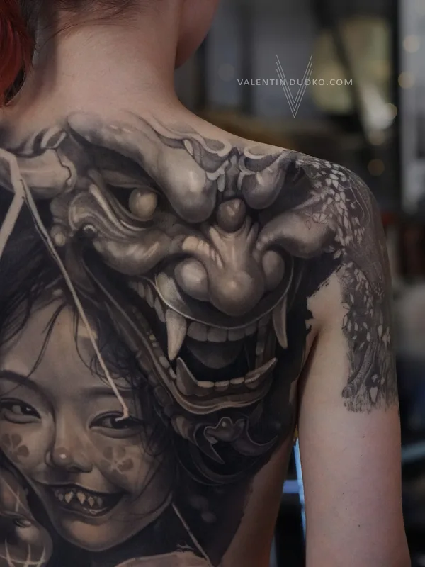 female black and grey realism татуировка на upper back #93906 | Тату мастер Valentin DUDKO