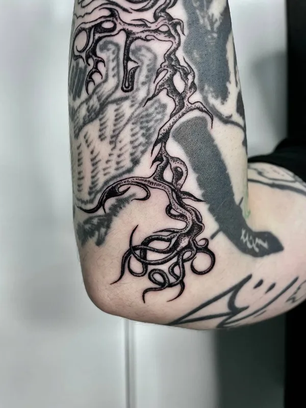 black blackwork tatuaje en forearm #91768 | Tatuador Slava Deviline