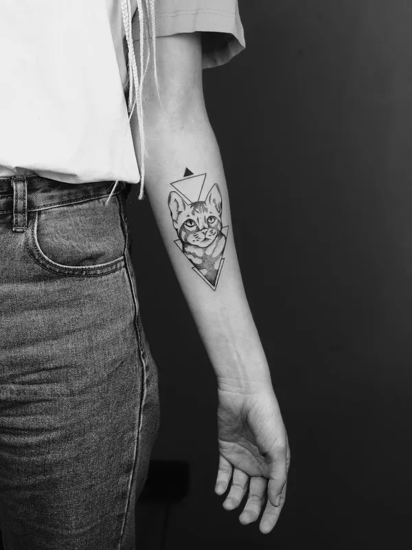 black and grey geometric 타투 부위 forearm #91887 | 타투이스트 Vita Sokolova