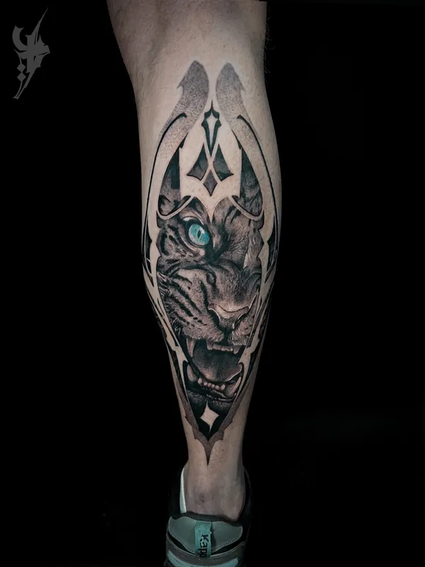 black and grey realism 纹身 在 calf #91901 | 纹身师 Женя Yudzhin