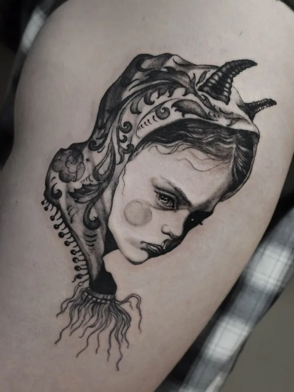 female black and grey black and grey татуировка на thigh #92084 | Тату мастер Милена Кресс