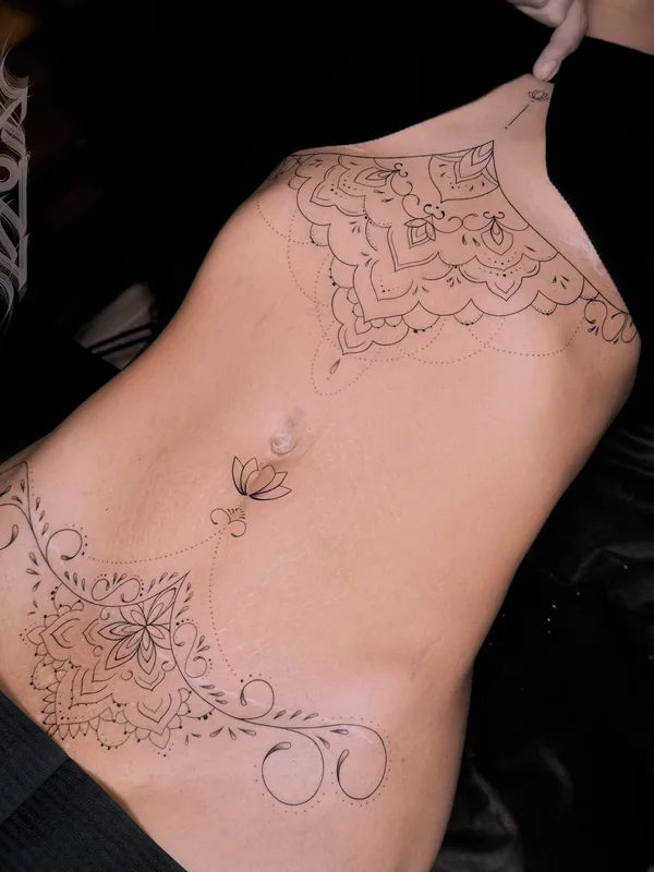female black mandala 타투 부위 stomach #92256 | 타투이스트 Евгений Коваль