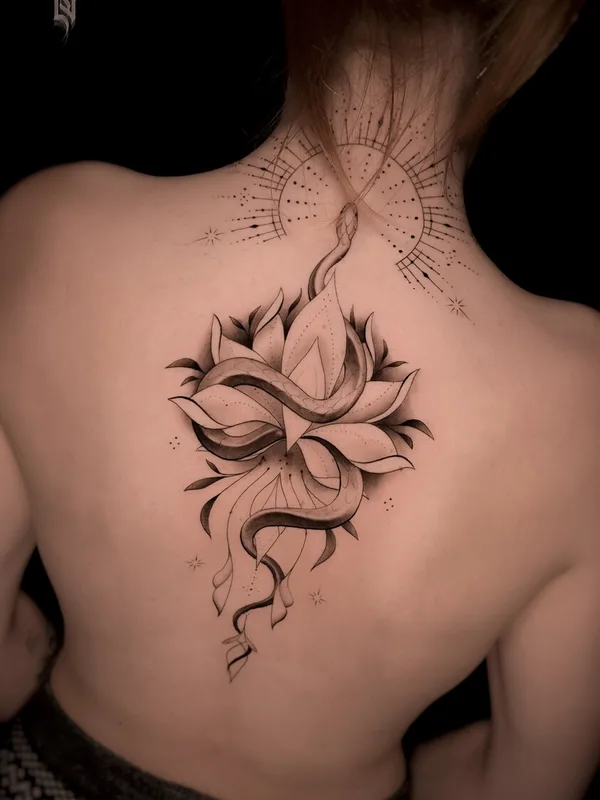 female black and grey fineline 타투 부위 upper back #92264 | 타투이스트 Евгений Коваль