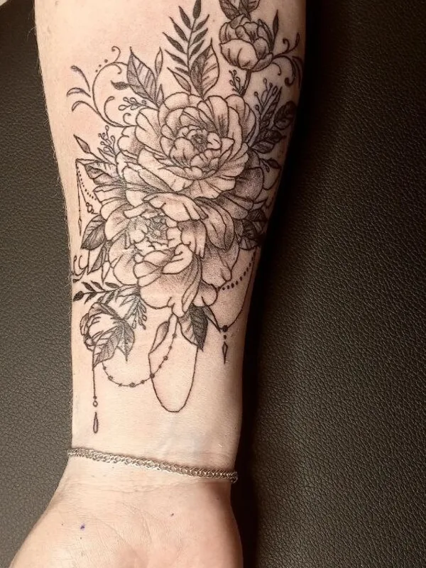 female black and grey fineline татуировка на forearm #92297 | Тату мастер Сергей Медведчиков