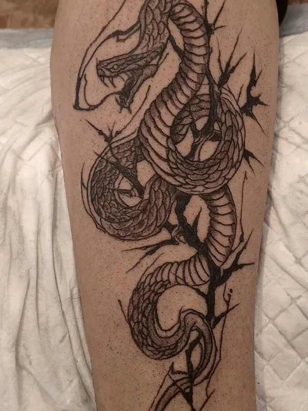 black blackwork татуировка на thigh #92298 | Тату мастер Сергей Медведчиков