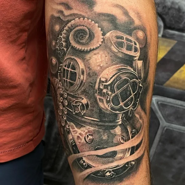 Biomechanical tattoo by Floyd Varesi in Sissach