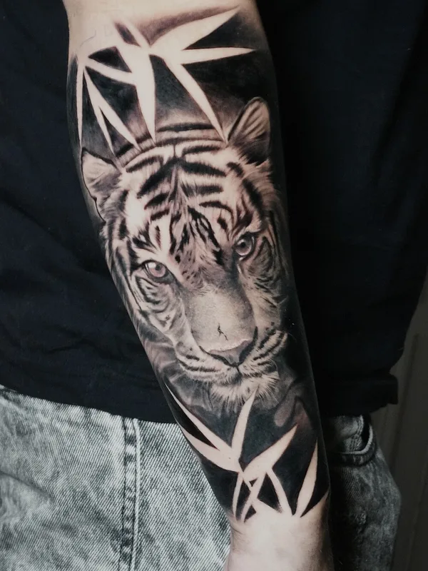 male blackandgrey realism татуировка на forearm #96959 | Тату мастер Daniel Escalante
