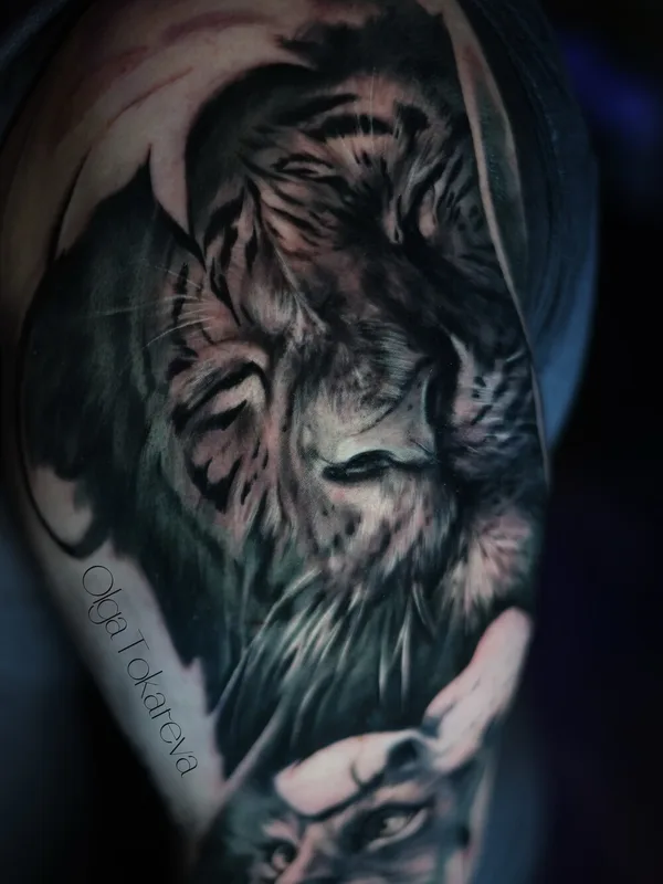 female blackandgrey realism татуировка на shoulder #101930 | Тату мастер Ольга Токарева