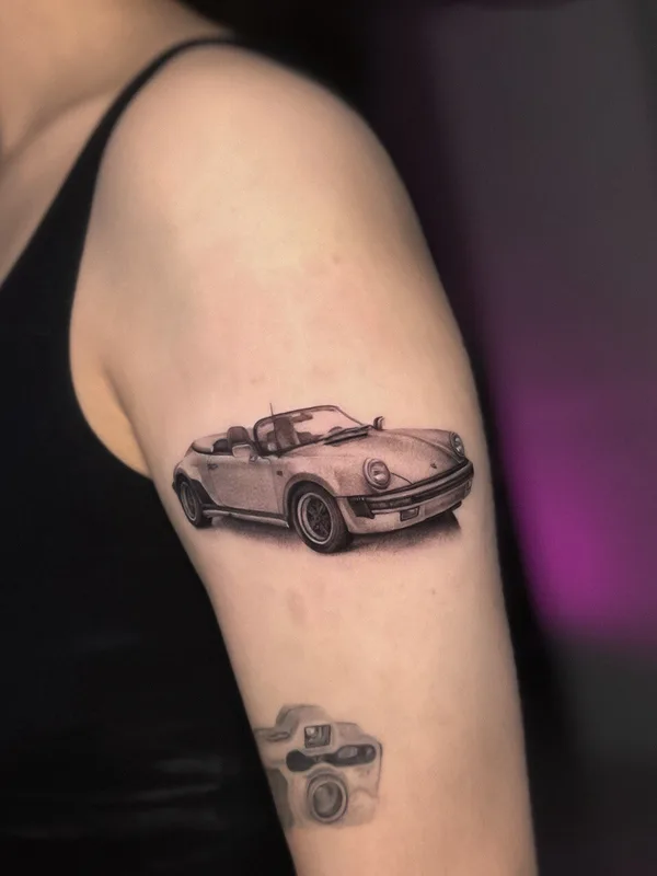 female blackandgrey microrealism 타투 부위 shoulder #93144 | 타투이스트 Евгений Таскаев