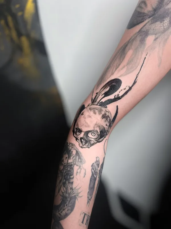 black and grey sketch 纹身 在 forearm #93163 | 纹身师 Анастасия Меррис
