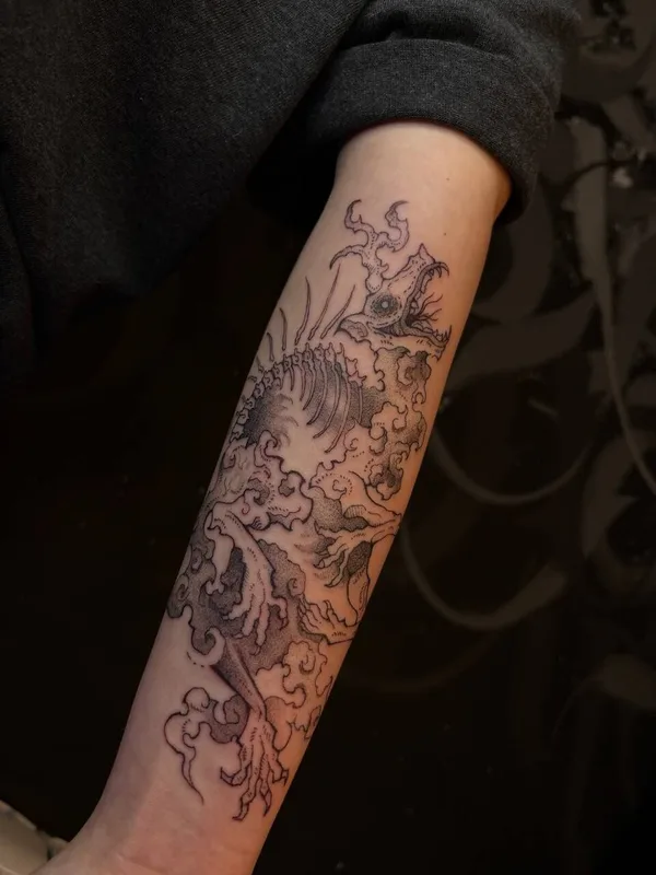 black and grey blackwork Tatuaggio su forearm #93150 | Tatuatore SVEPPNIR