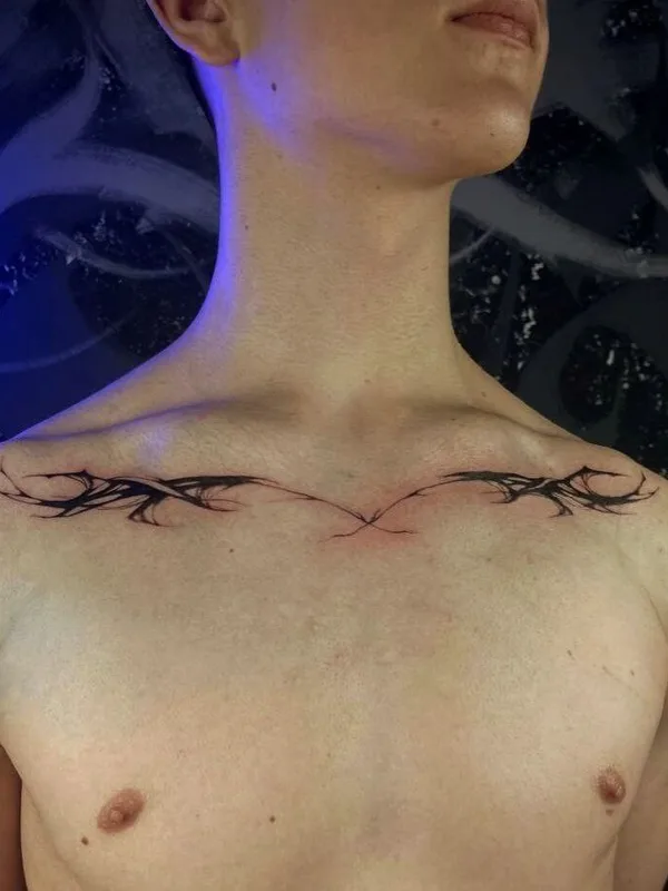 male black abstract Tatuagem em collarbone #93185 | Tatuador Настасья Павловна 