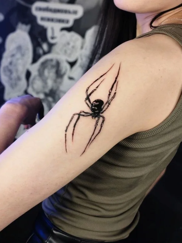 female black graphic Tatuagem em shoulder #93188 | Tatuador Настасья Павловна 