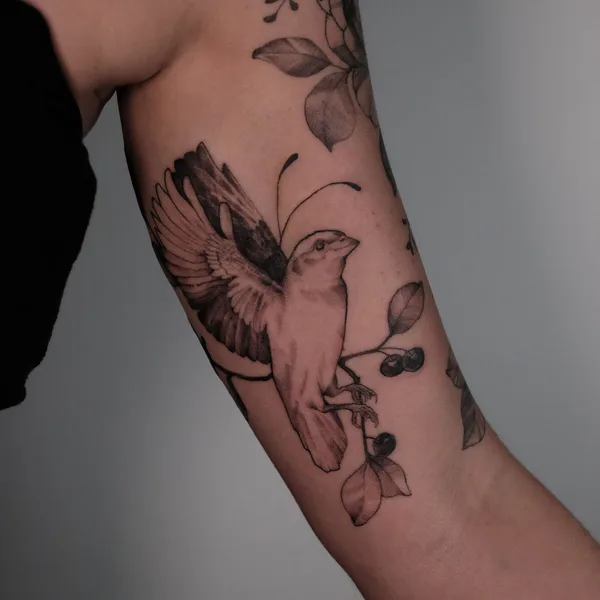Feminine tattoo by Lisa Litovkin in Frankfurt am Main