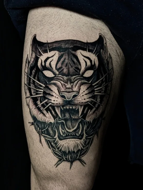 black and grey black and grey Tatuagem em thigh #93538 | Tatuador karen_tattooer (Karen Bagdasarian)