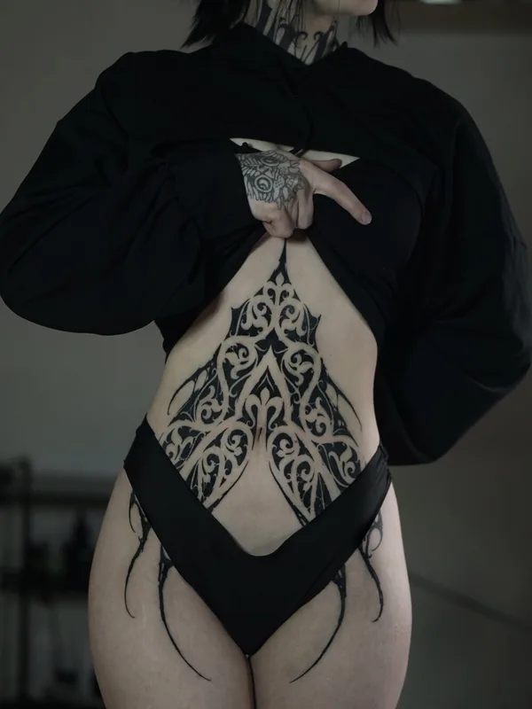 female black ornamental Tatuaggio su stomach #93694 | Tatuatore Алексей Гурбатов