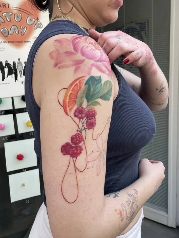 female color watercolor татуировка на upper arm #100880 | Тату мастер Nagehan Fenman