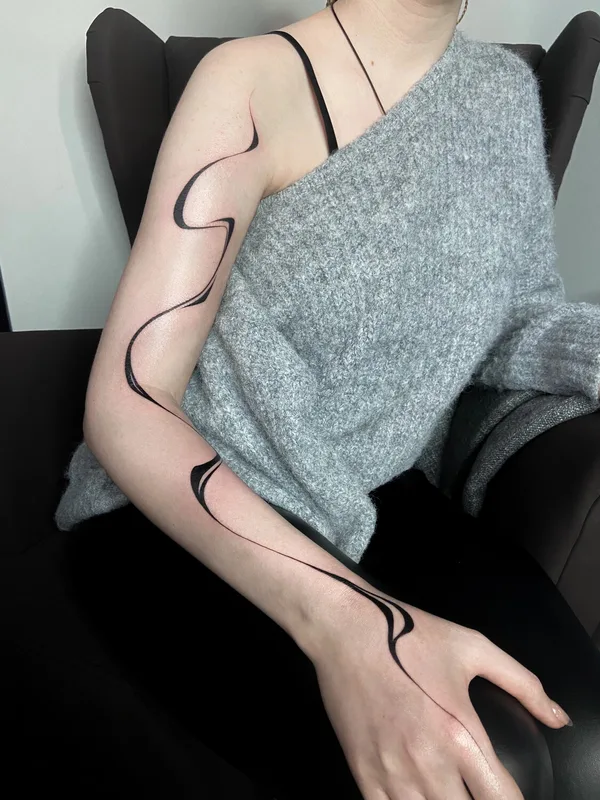 female black abstract татуировка на forearm #93918 | Тату мастер Ксюша Борзая