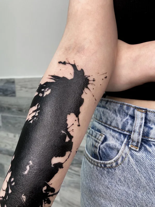 female black blackout татуировка на forearm #93920 | Тату мастер Ксюша Борзая