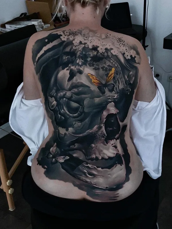 female black and grey realism Tatuagem em full back #94496 | Tatuador Sergey GAS