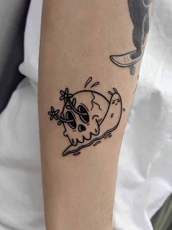 black linework Tatuagem em forearm #94734 | Tatuador Alina MNK