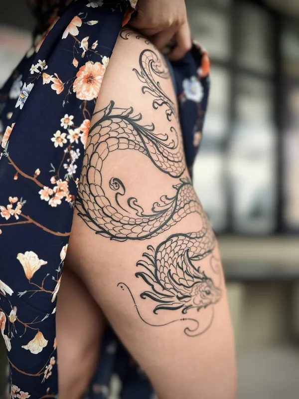 female blackandgrey authorsstyle 纹身 在 thigh #95598 | 纹身师 Tonya | inkedwolfie