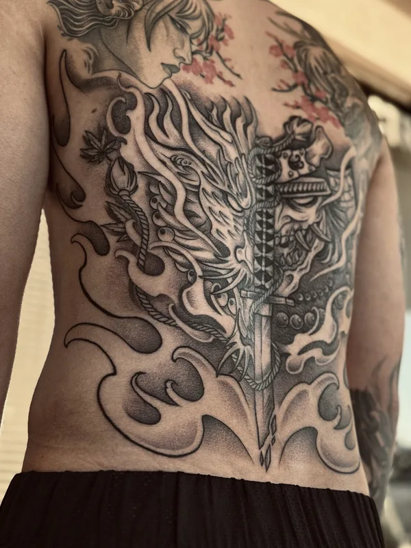 male blackandgrey whipshading 纹身 在 back #95604 | 纹身师 Tonya | inkedwolfie