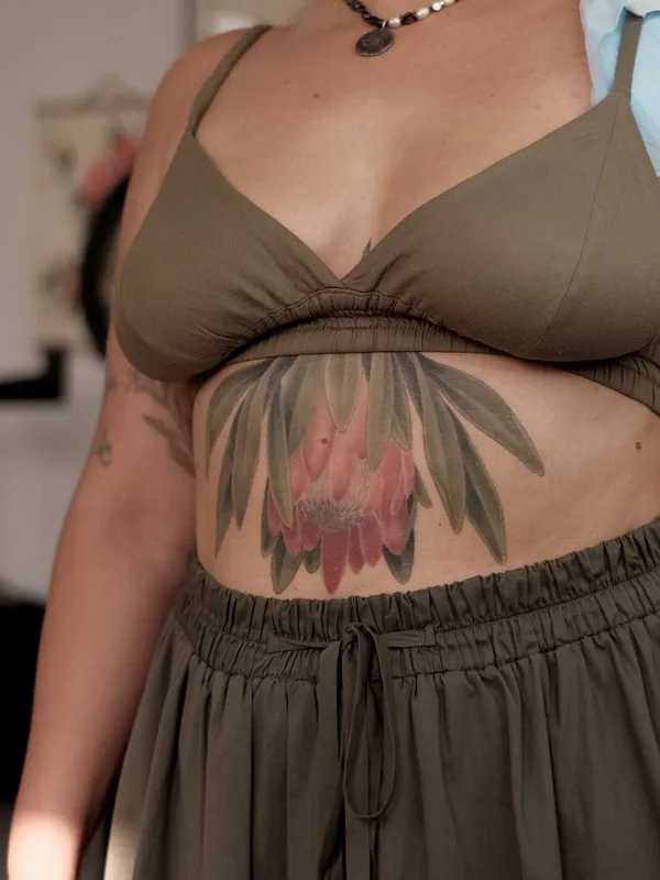 female color botanic tatouage sur stomach #99566 | Artiste tatoueur Salvia.ink