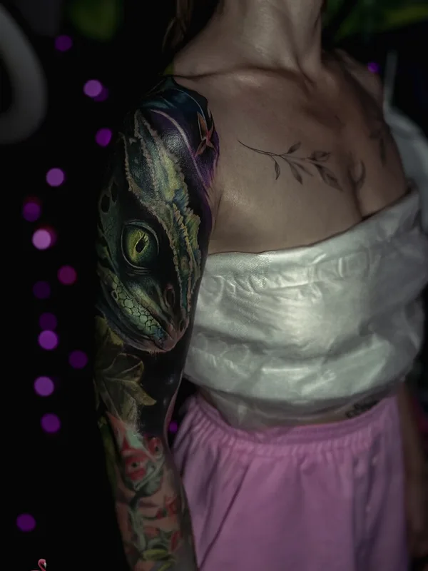 female color realism tatuaje en full sleeve #95321 | Tatuador Olesya Wargo