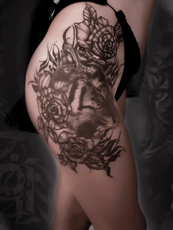 female black and grey realism Tatuaggio su thigh #95500 | Tatuatore Konstantin Pilipenko
