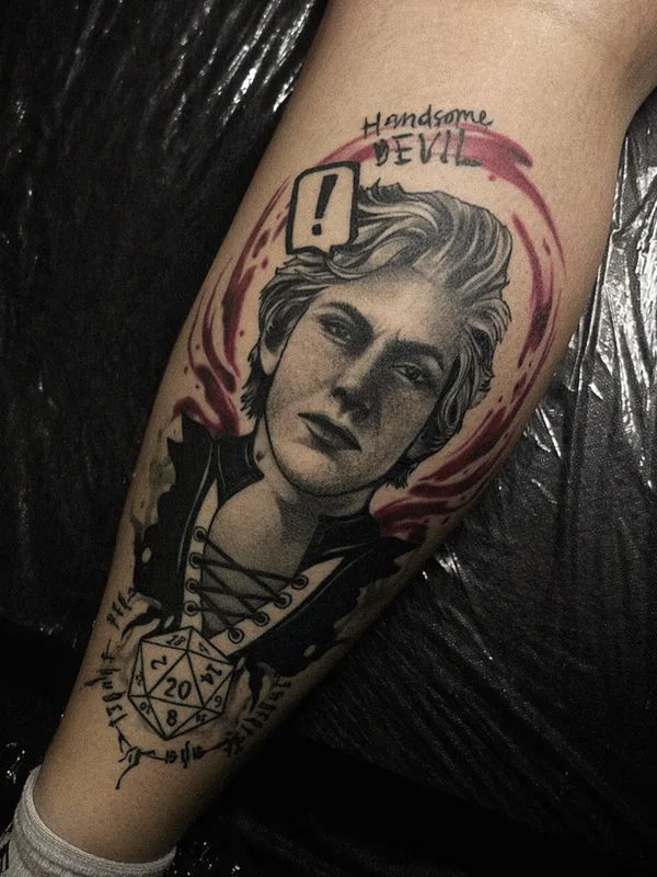 female blackandgrey trash polka tattoo auf leg #102922 | Tätowierer Daria Duck