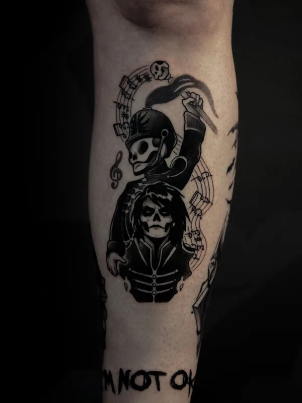 female black graphic tattoo auf leg #104642 | Tätowierer Daria Duck