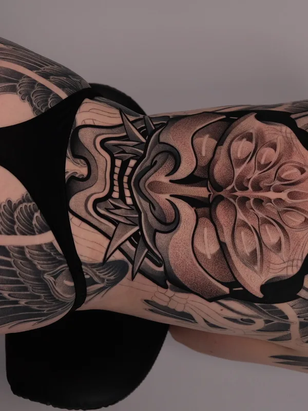 female black and grey biomechanical татуировка на full back #95999 | Тату мастер Ivan Baiun