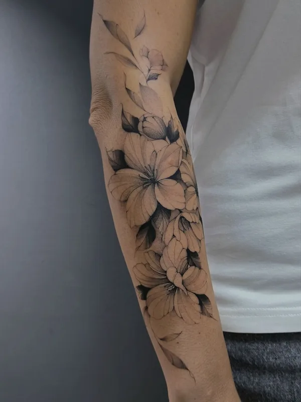 female blackandgrey fineline Tatuagem em forearm #96145 | Tatuador Смишко Леонид
