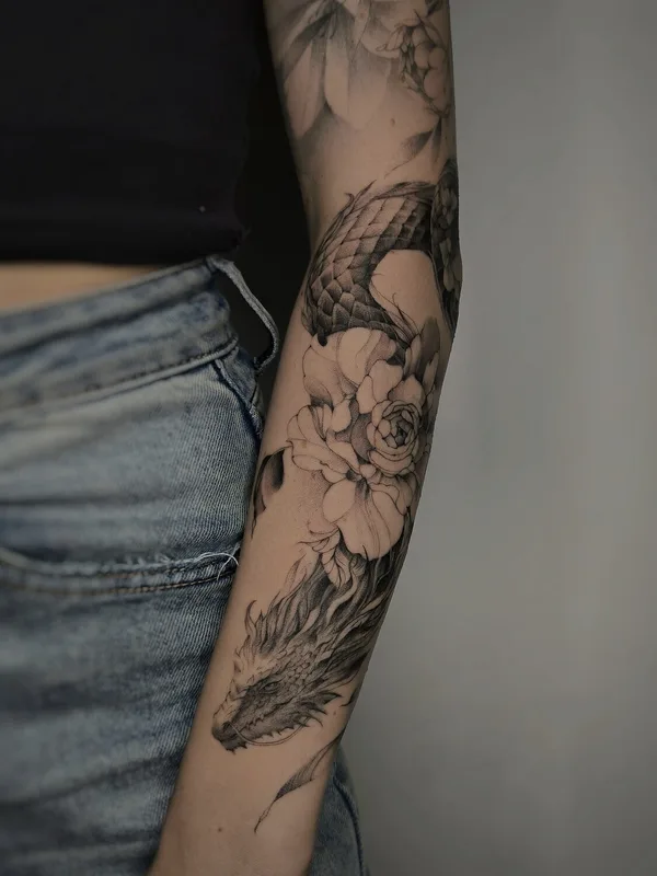 female blackandgrey graphic Tatuagem em forearm #96156 | Tatuador Смишко Леонид