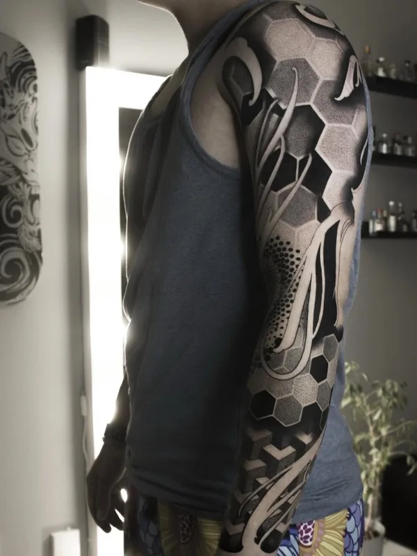 male blackandgrey geometric Tatuagem em sleeve #96331 | Tatuador Сергей Карпенко