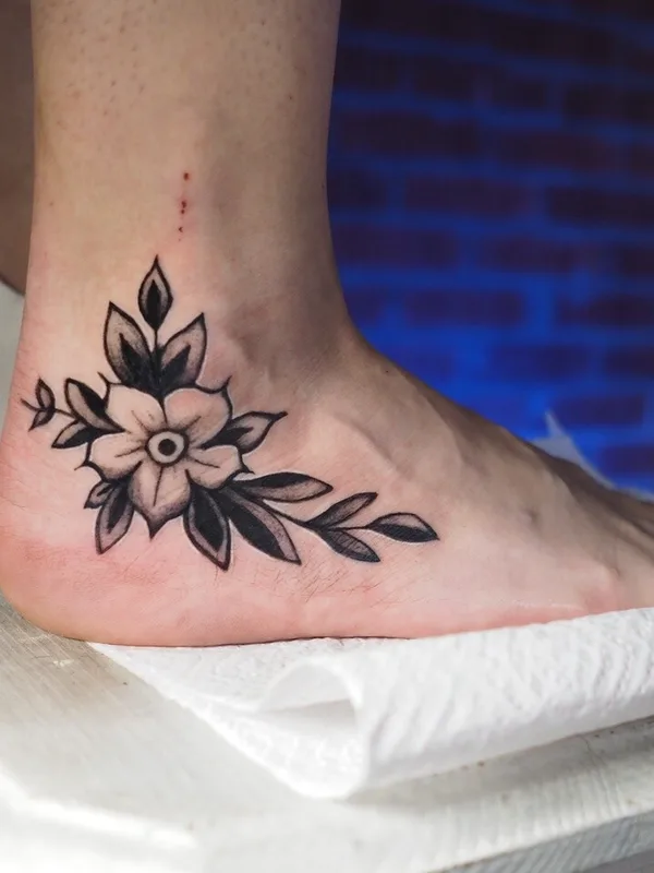 black and grey blackwork Tatuaggio su ankle #96516 | Tatuatore Андрей Лапшин